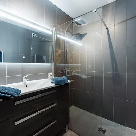 Chic Appartement, Coeur De Saint Tropez, Place Des Lices Apartment