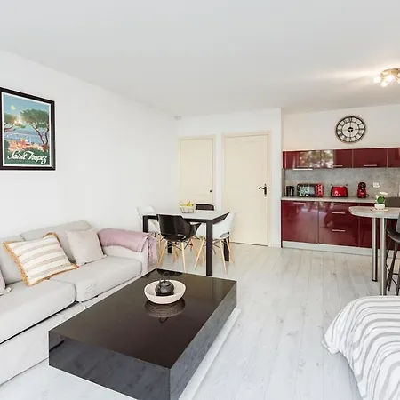Chic Appartement, Coeur De Saint Tropez, Place Des Lices Apartment