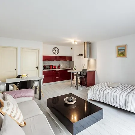 Chic Appartement, Coeur De Tropez, Place Des Lices Апартаменты Сен-Тропе