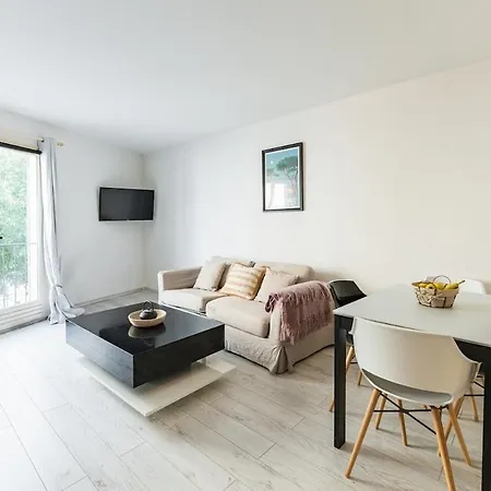 Chic Appartement, Coeur De Tropez, Place Des Lices Apartment *