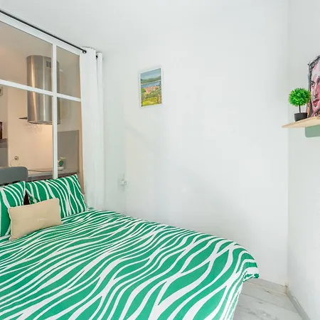 Chic Appartement, Coeur De Tropez, Place Des Lices Διαμέρισμα *