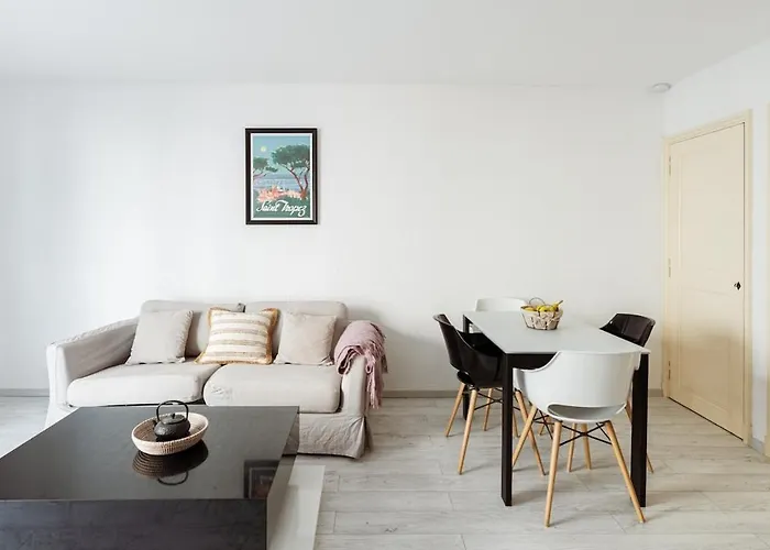 Chic Appartement, Coeur De Tropez, Place Des Lices Apartment *