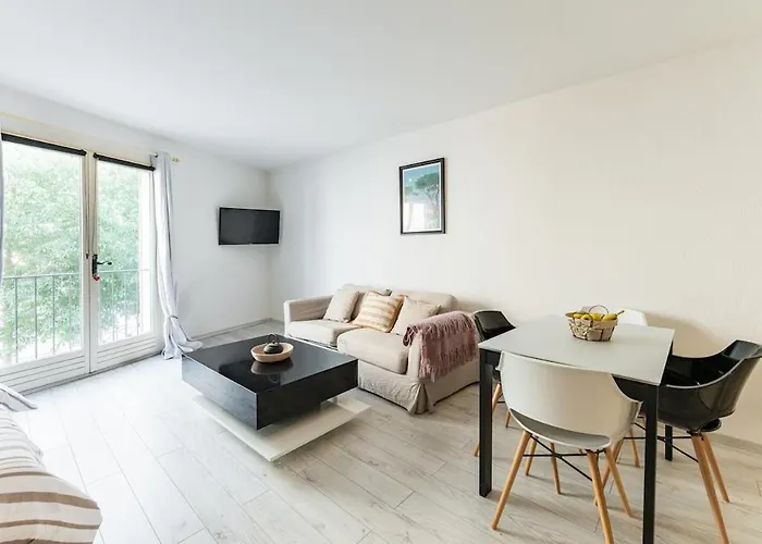 Chic Appartement, Coeur De Tropez, Place Des Lices Apartment *