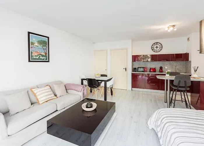 Chic Appartement, Coeur De Tropez, Place Des Lices Apartment